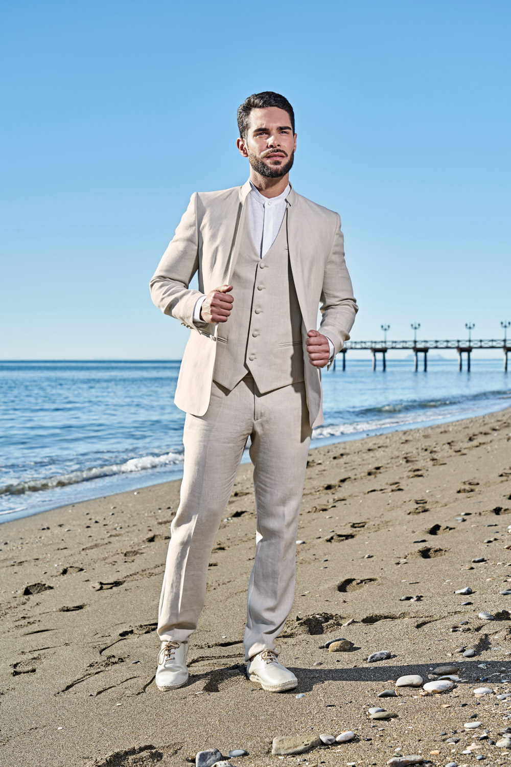 réplica Suavemente estoy feliz Americana ibicenca de Lino Marbella para bodas en la playa.